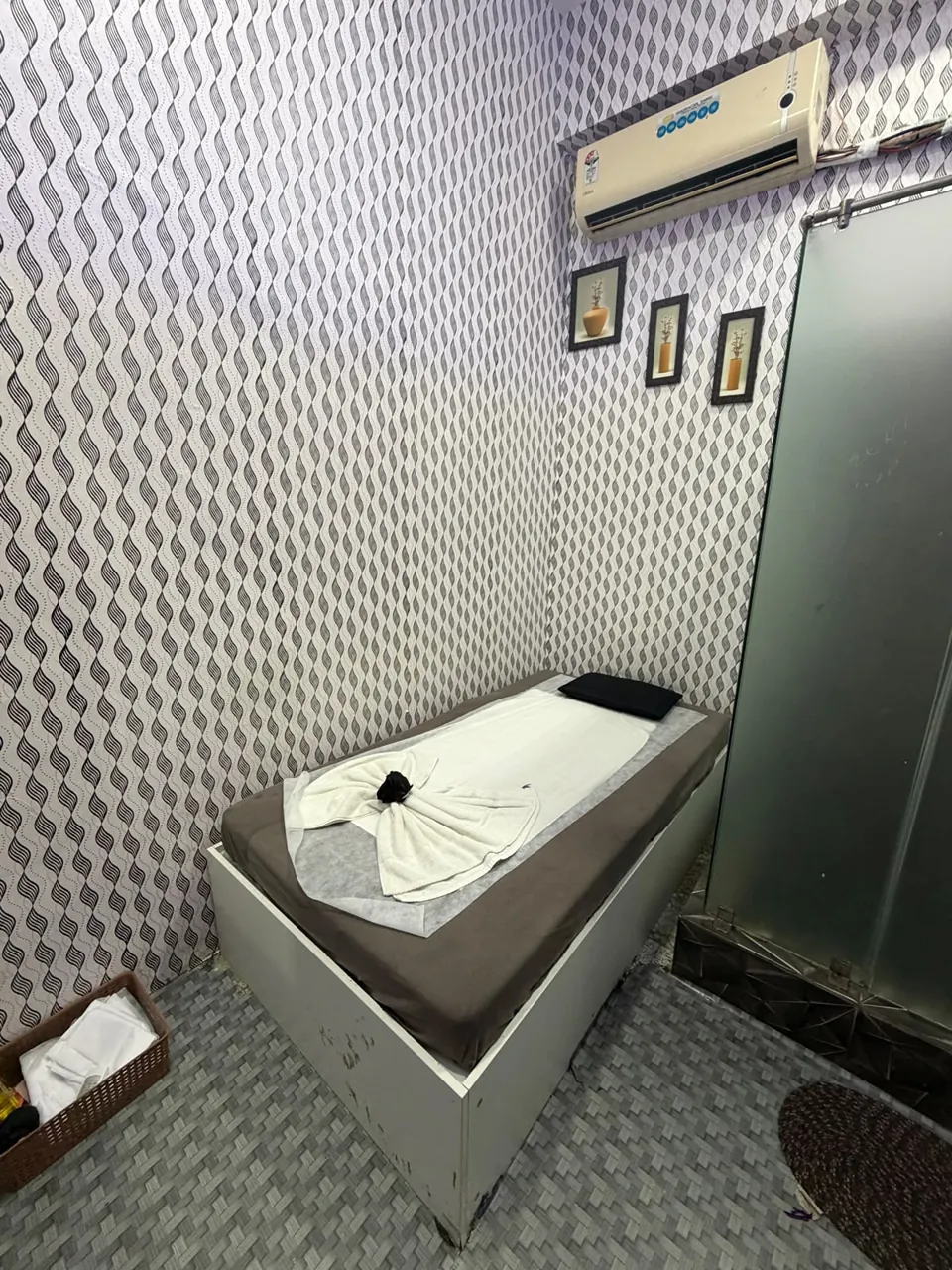 Hygienic massage room with shower